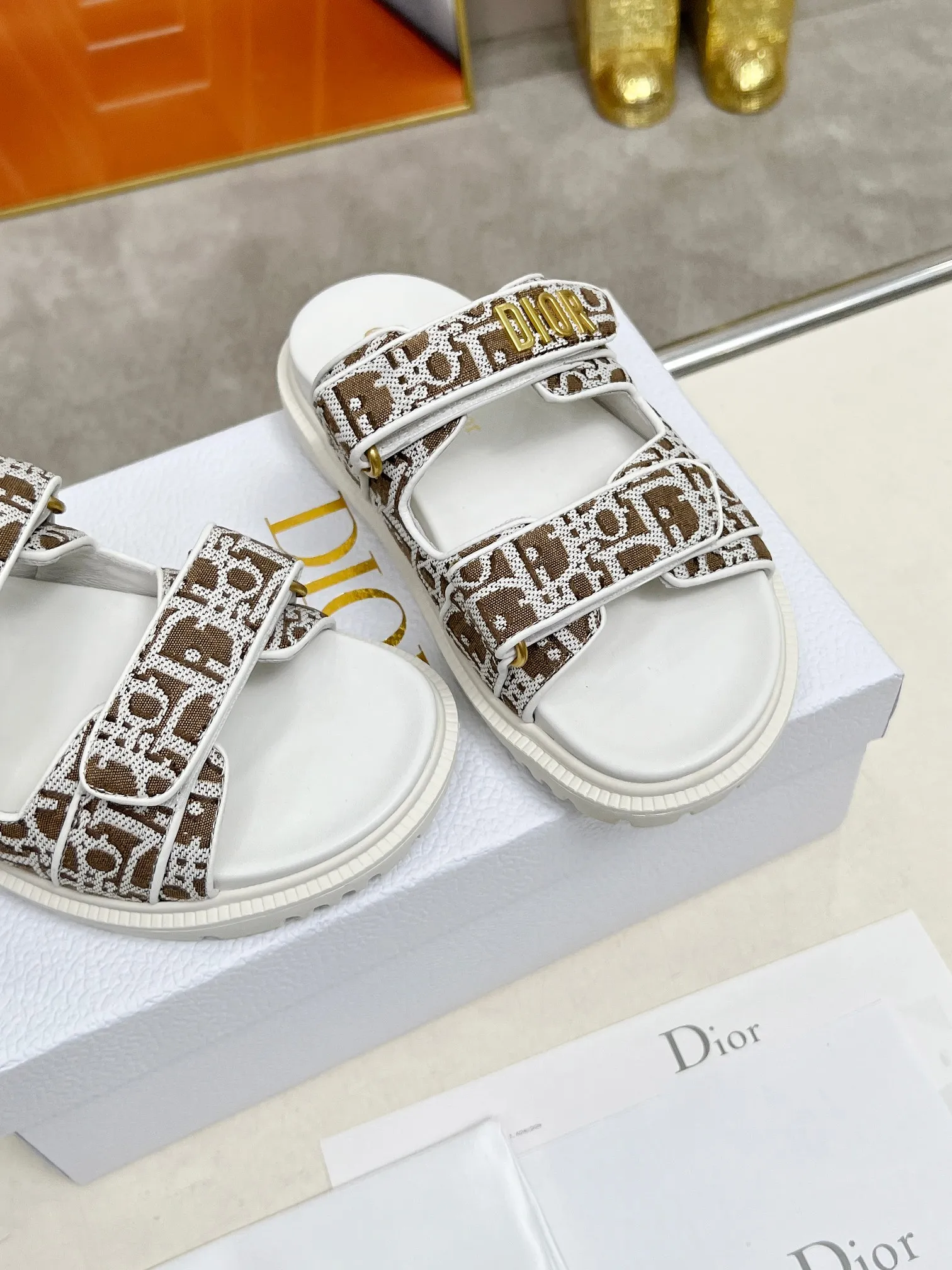 👟👟Ex-factory price 480👟👟Dior👏👏New classic style. 🔥Purchasing-level qualityThick-soled slippers popular in foreign counters. Upper➕Inner: original customized material, original mold opening of sole 1.1 (lightweight, code number 35-40 (41/42 can be customized)